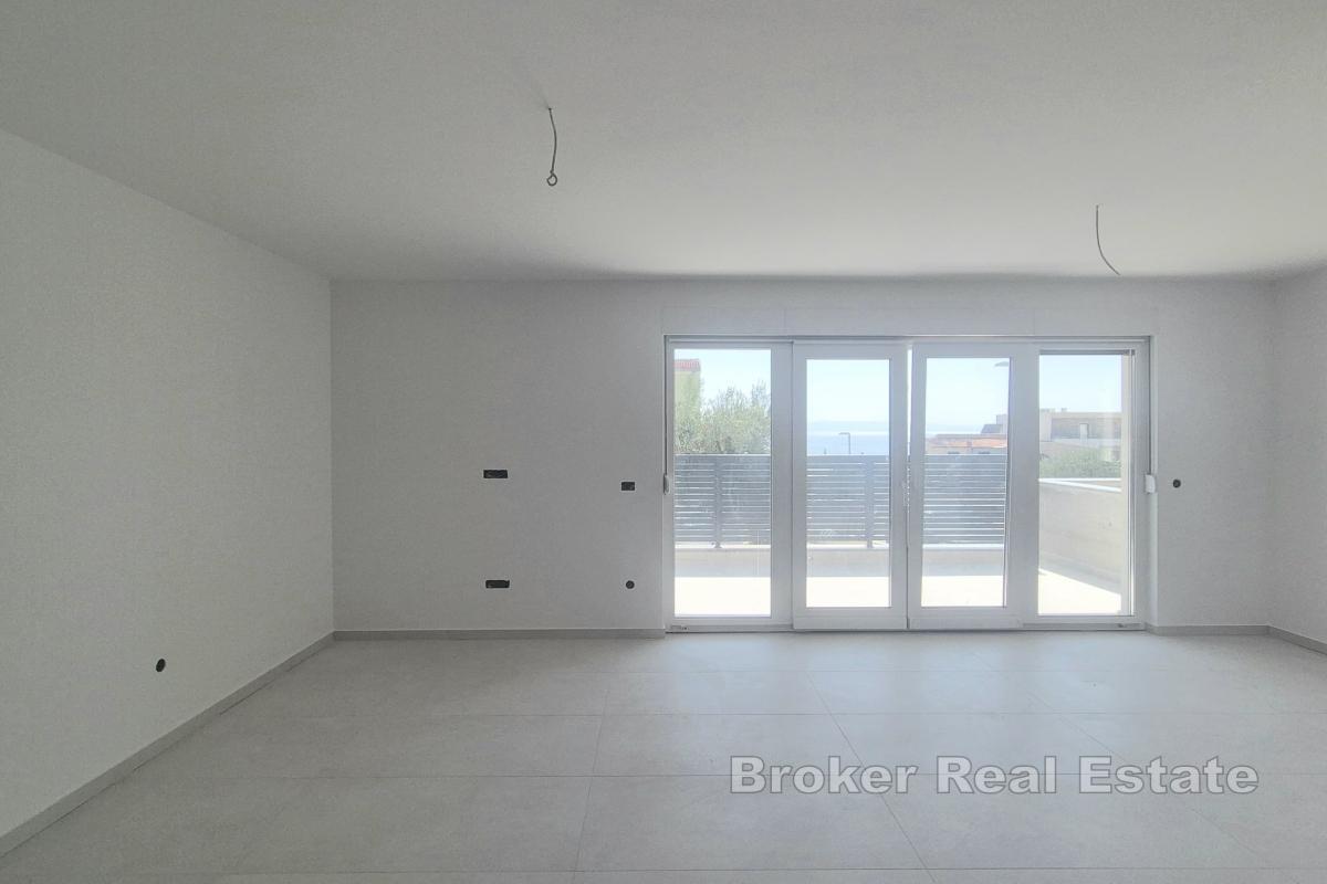 Appartamento con due camere da letto in un nuovo edificio con giardino