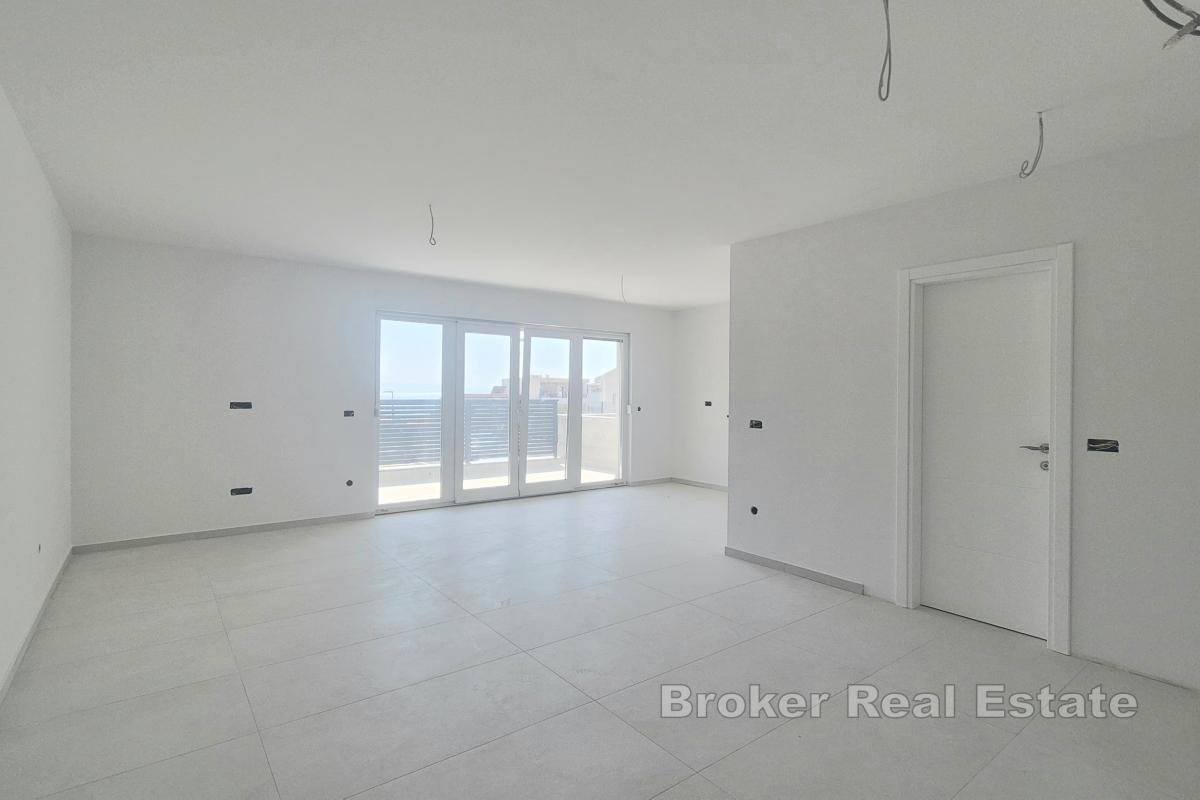 Appartamento con due camere da letto in un nuovo edificio con giardino