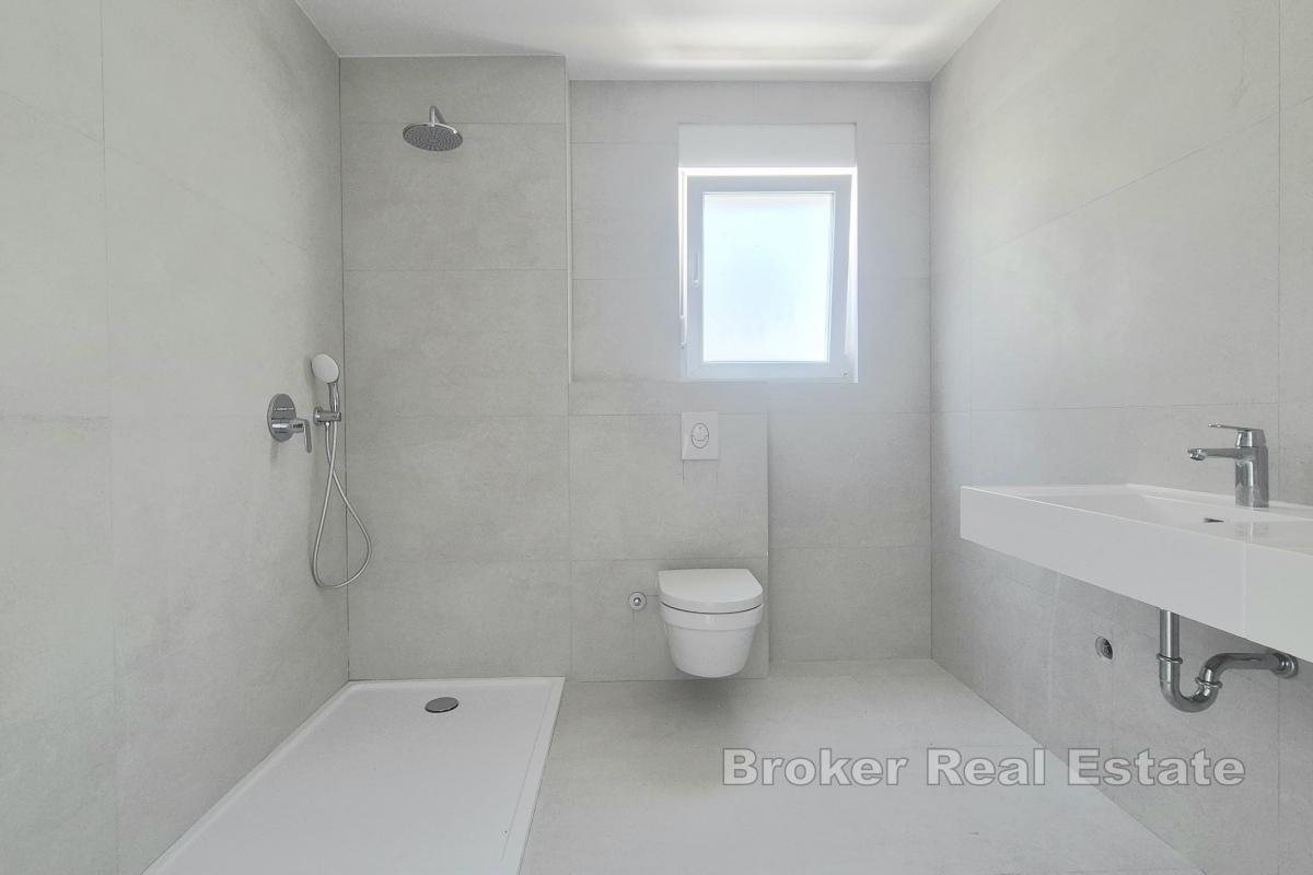 Appartamento con due camere da letto in un nuovo edificio con giardino