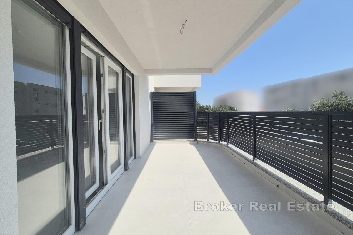 Appartamento con due camere da letto in un nuovo edificio con giardino