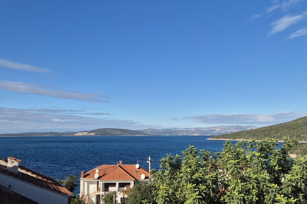 001-2047-112-Island-of-Solta-Detached-house-near-the-sea-for-sale