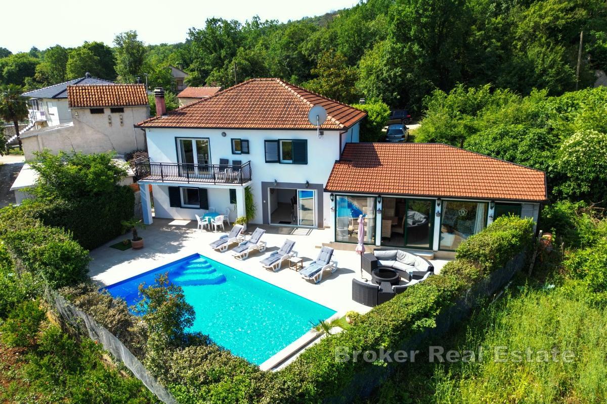 Kuća s bazenom i saunom