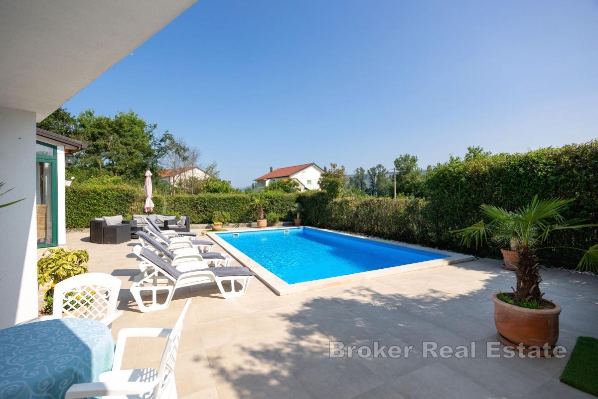 Kuća s bazenom i saunom