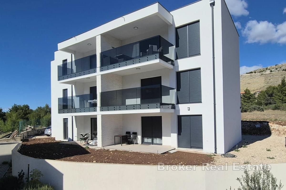 Dwupokojowe mieszkanie w nowym budynku z miejscem parkingowym i ogrodem