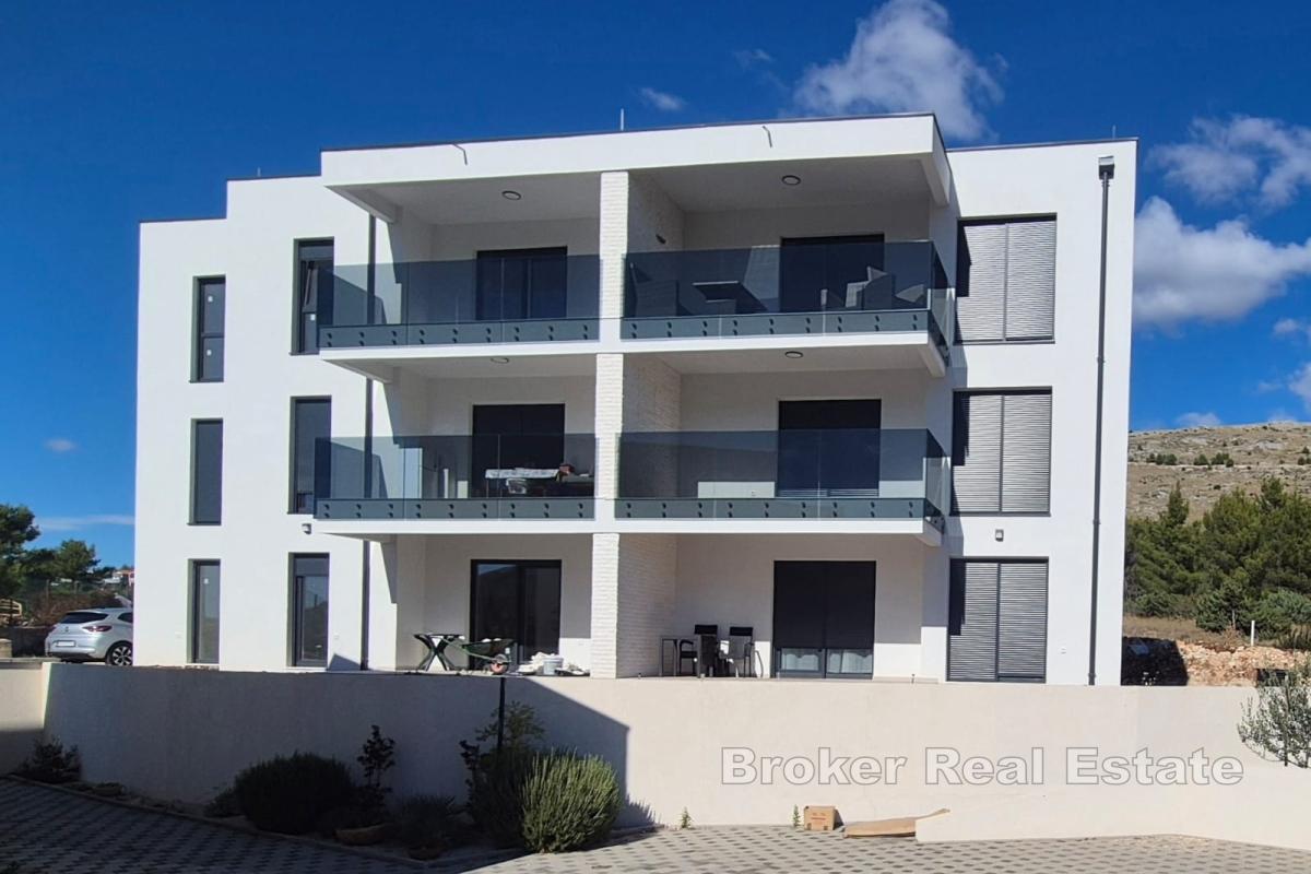 Dwupokojowe mieszkanie w nowym budynku z miejscem parkingowym i ogrodem