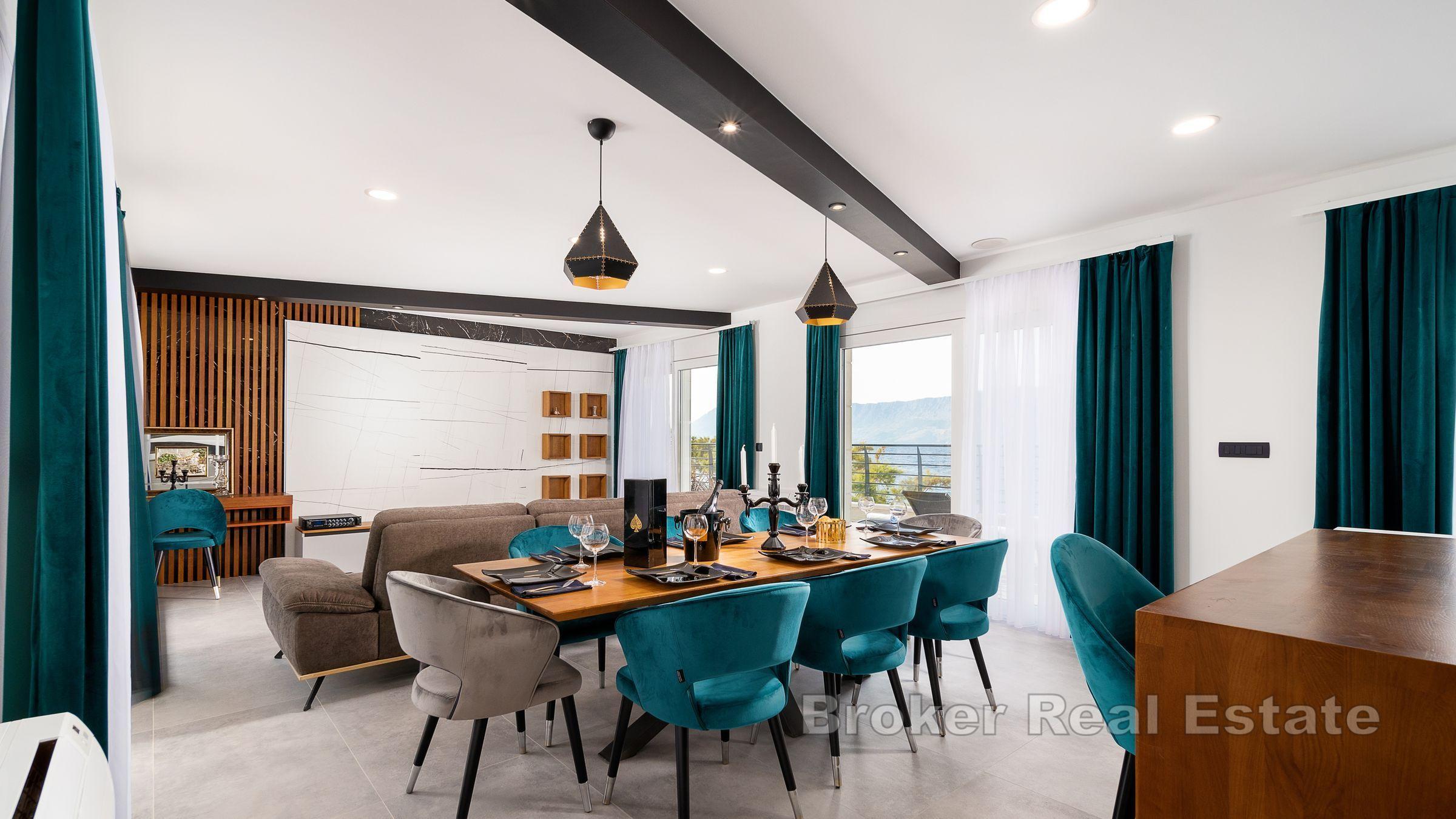 Attraktiv usjenert villa med utsikt over havet