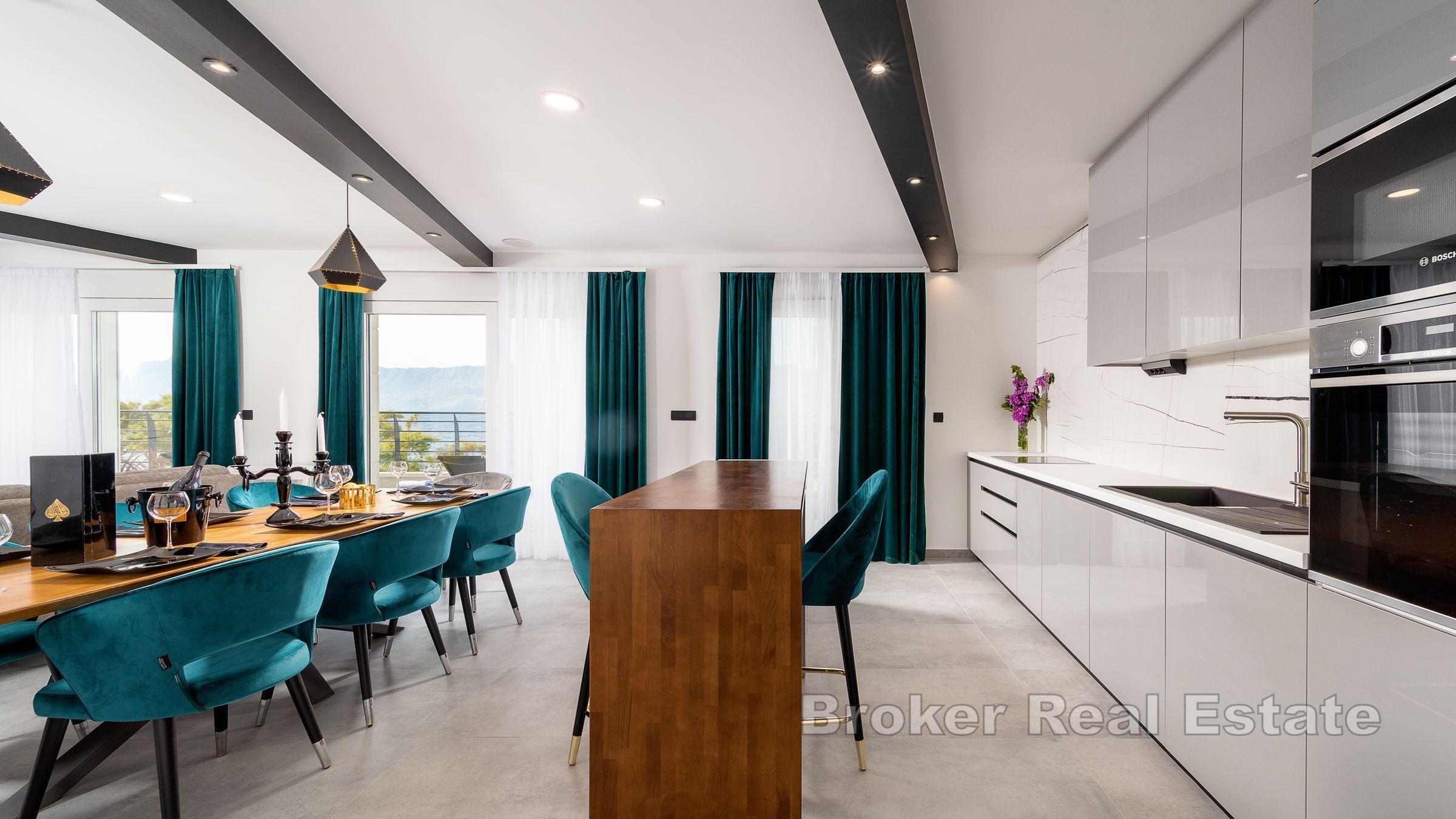 Attraktiv usjenert villa med utsikt over havet