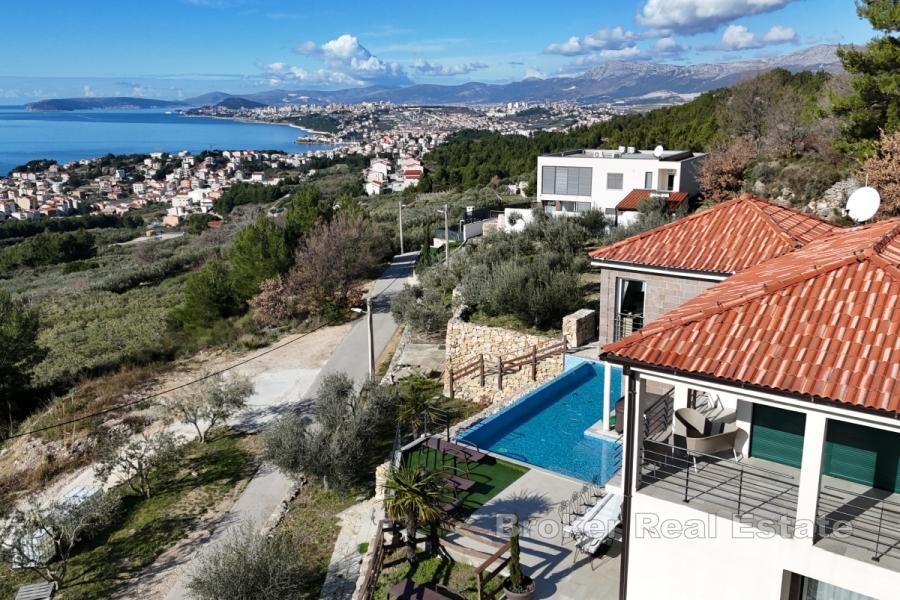 Dvě jedinečné vily s otevřeným výhledem na moře