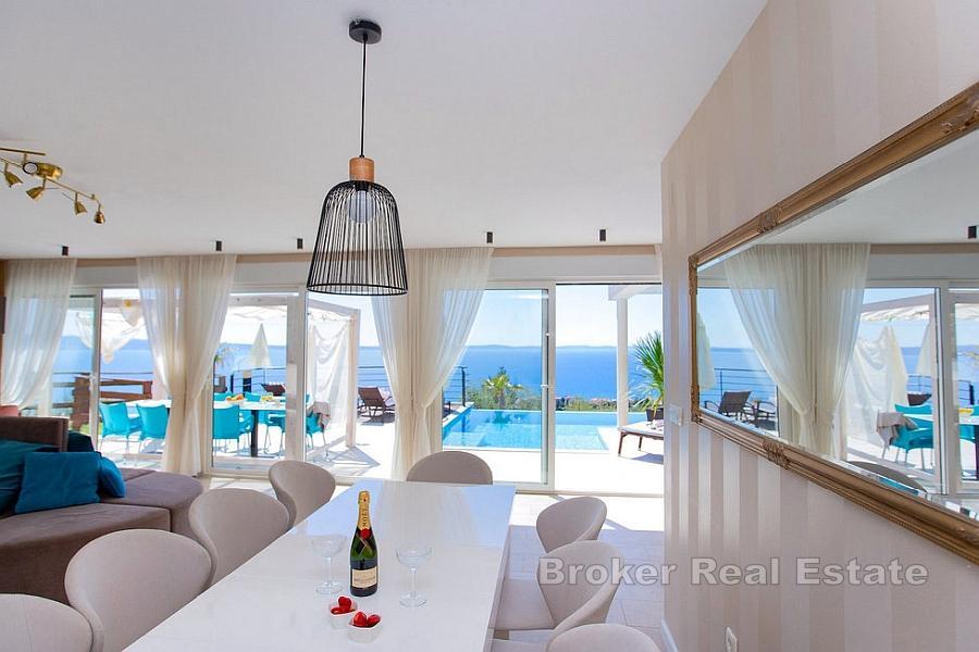 Dvě jedinečné vily s otevřeným výhledem na moře