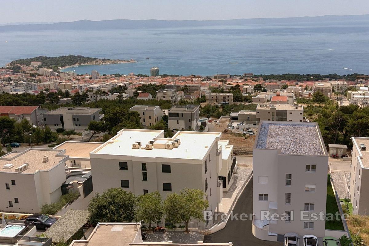Nowoczesne apartamenty w nowym budynku z widokiem na wybrzeże Morza Śródziemnego