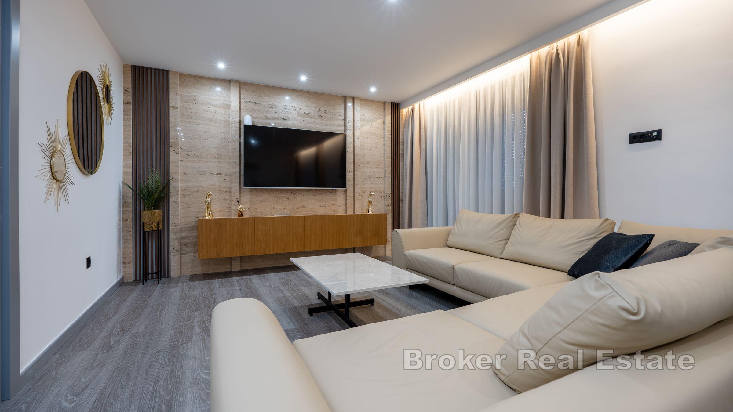 Atrakcyjna willa wakacyjna z panoramicznym widokiem na wybrzeże