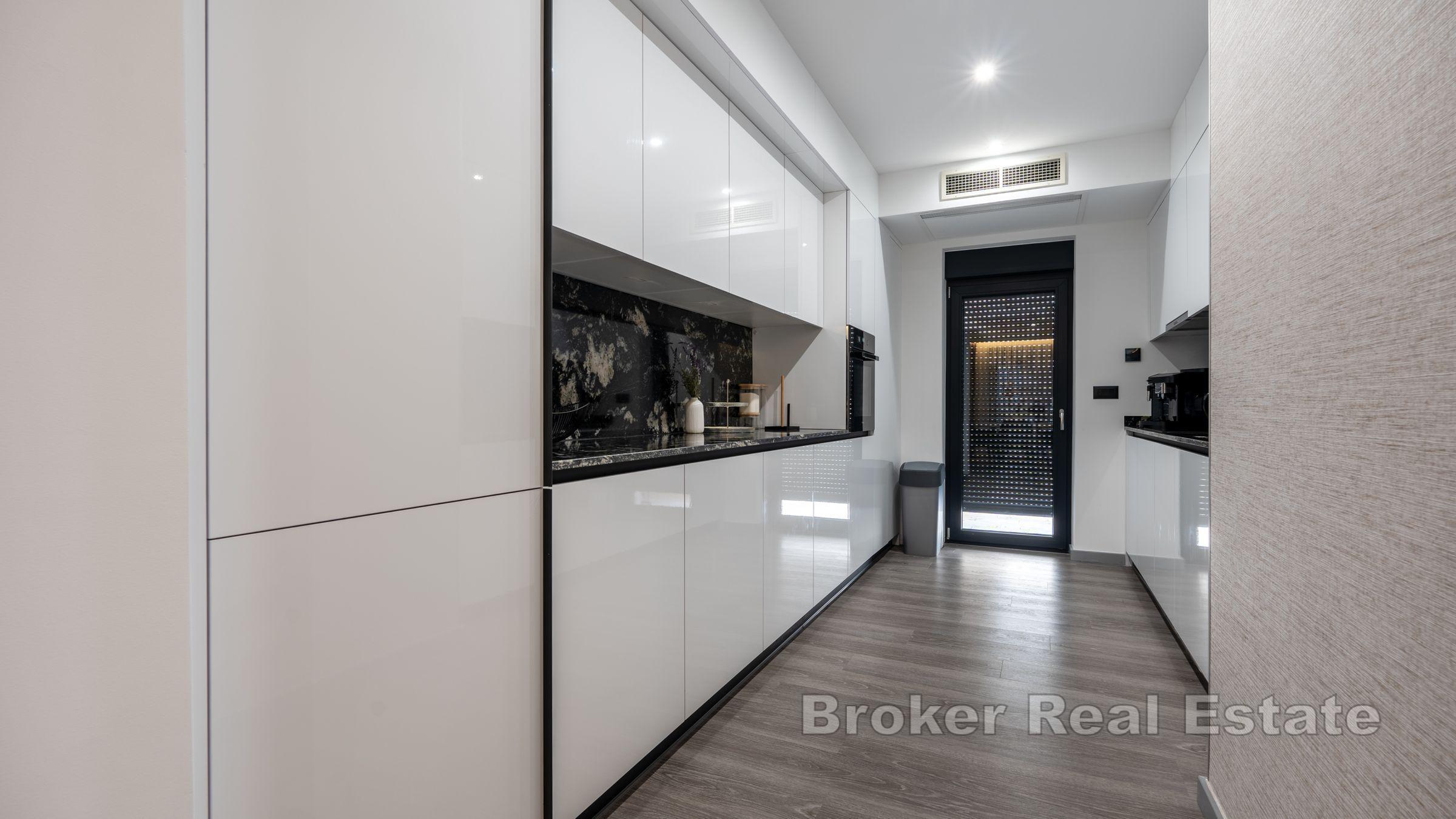 Atrakcyjna willa wakacyjna z panoramicznym widokiem na wybrzeże