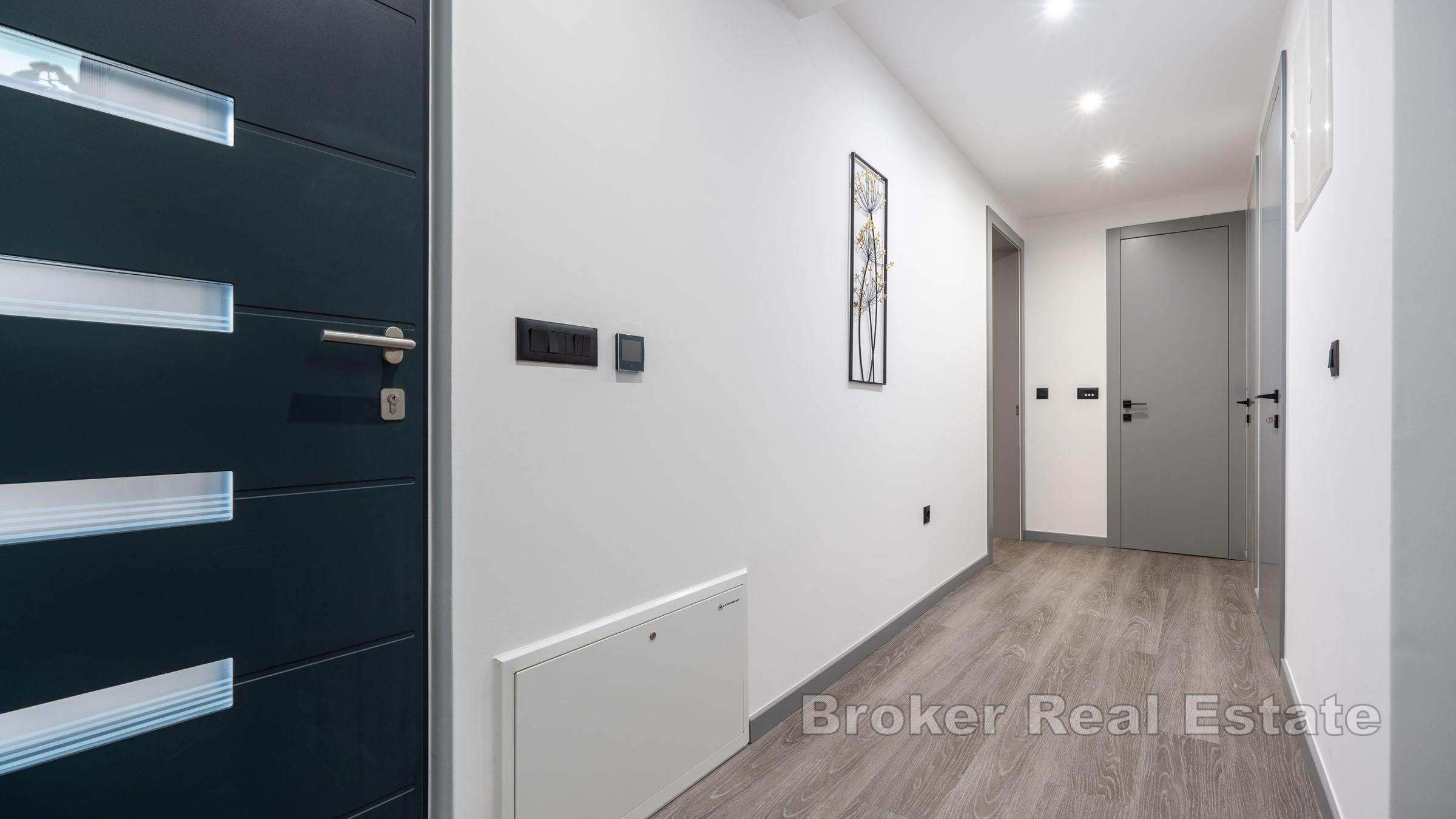 Atrakcyjna willa wakacyjna z panoramicznym widokiem na wybrzeże