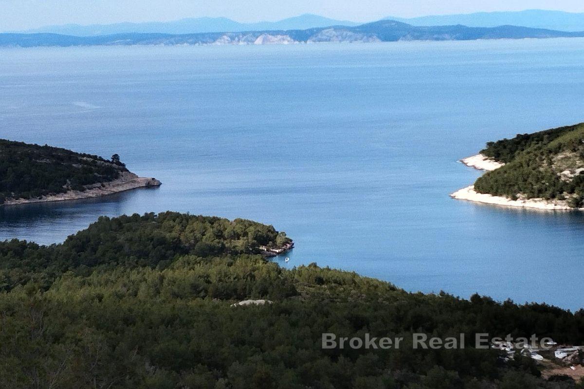 Prostorná země u moře