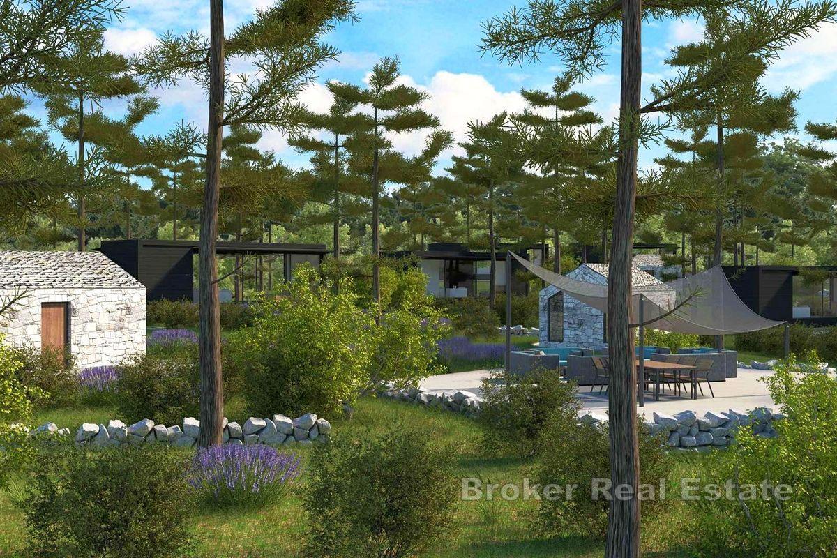 Просторный земельный участок недалеко от моря