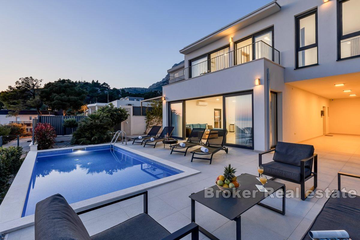 Atrakcyjna willa wakacyjna z panoramicznym widokiem na wybrzeże