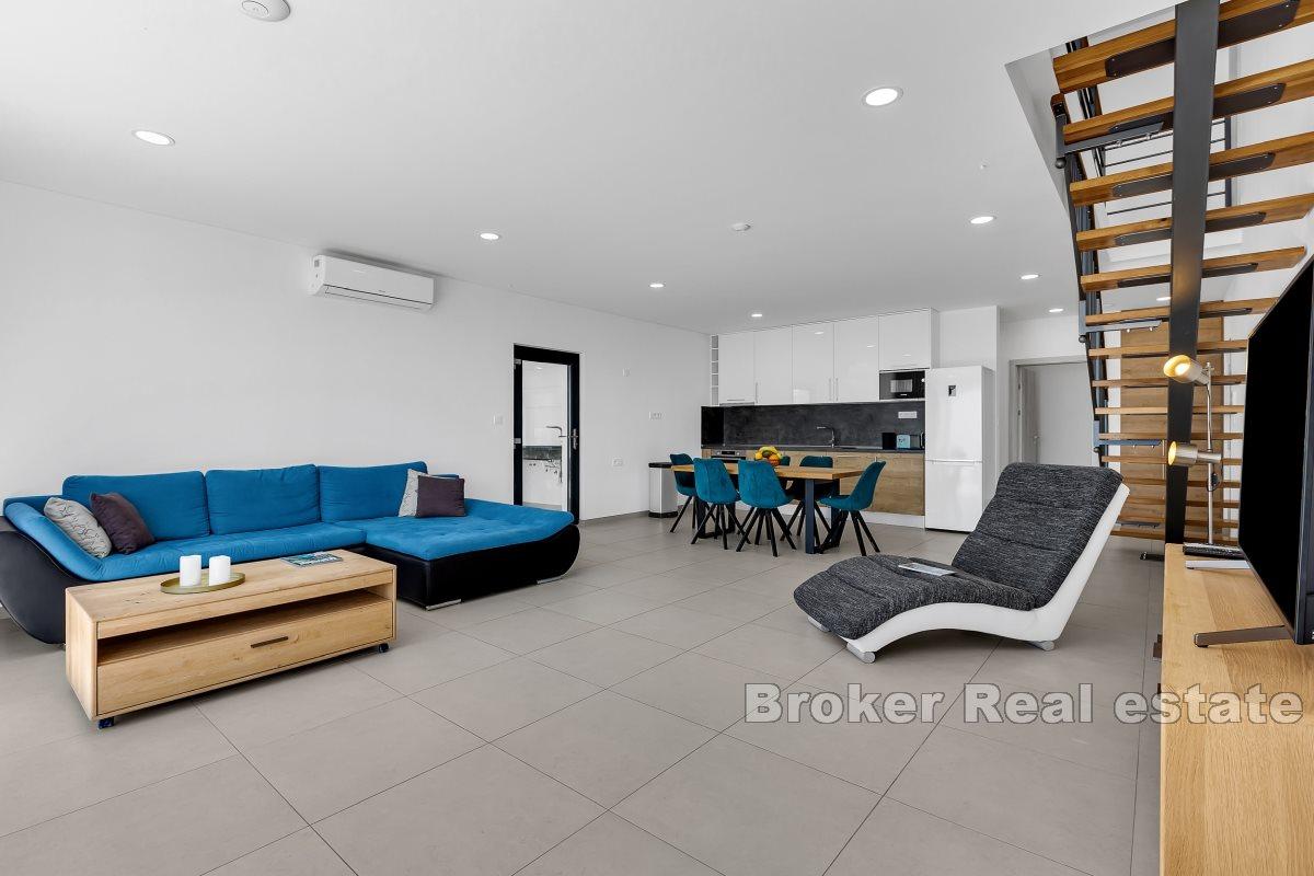 Atrakcyjna willa wakacyjna z panoramicznym widokiem na wybrzeże