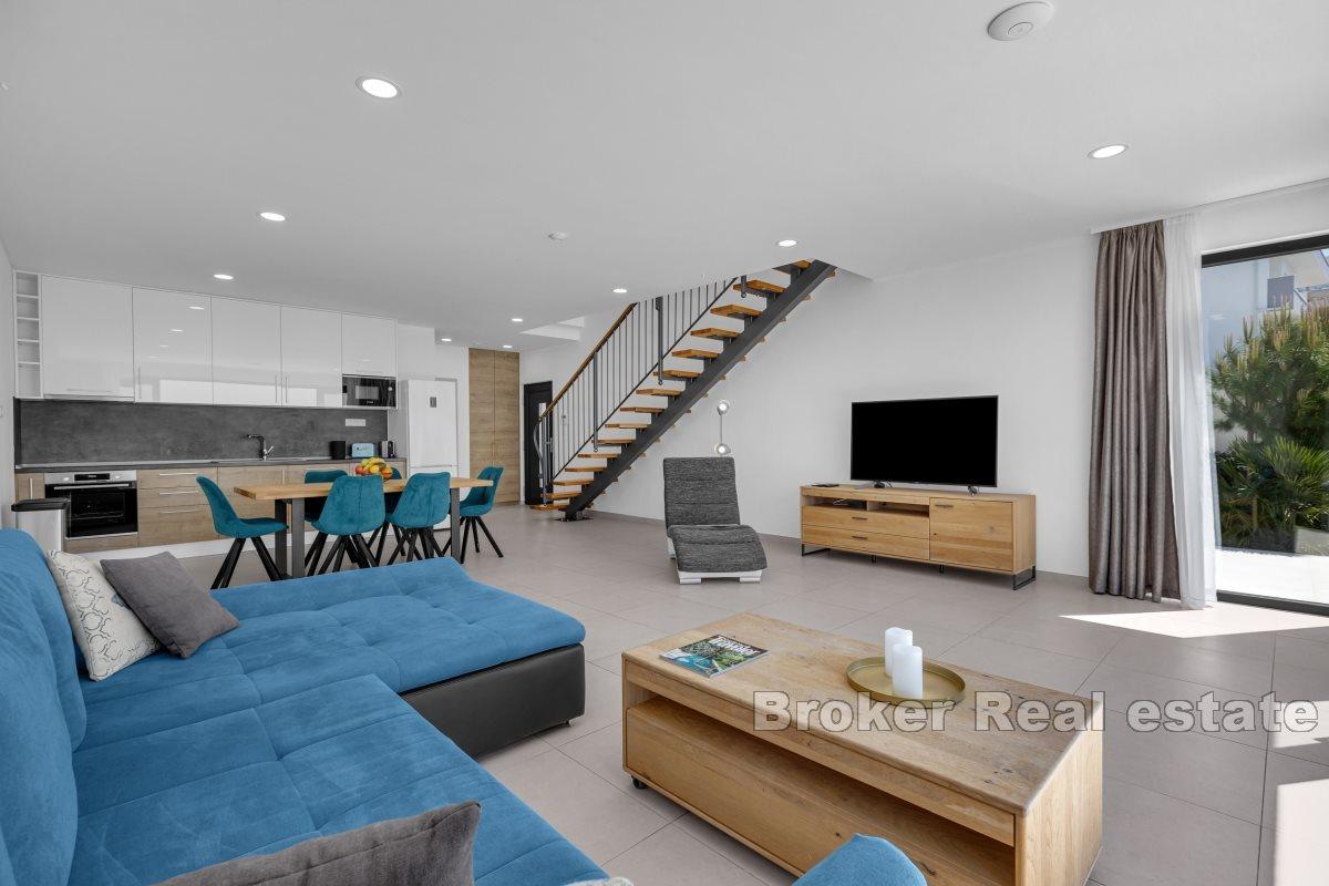 Atrakcyjna willa wakacyjna z panoramicznym widokiem na wybrzeże