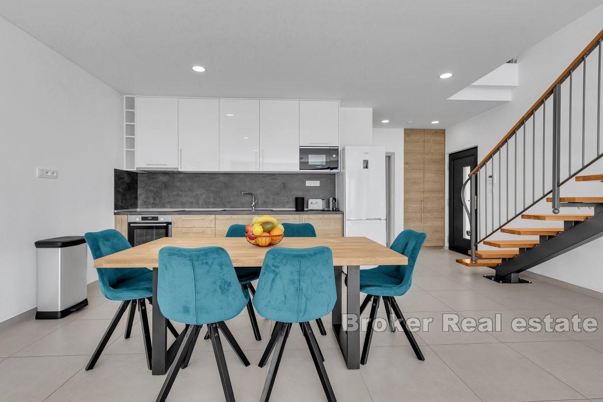 Atrakcyjna willa wakacyjna z panoramicznym widokiem na wybrzeże