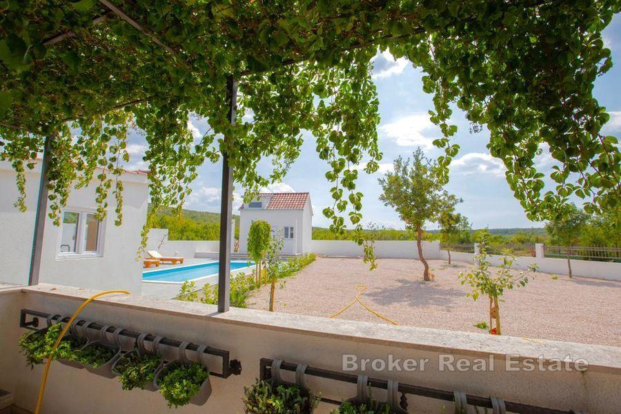 Wyjątkowy zaciszny dom otoczony piękną zielenią