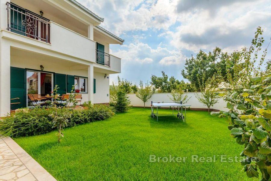 Wyjątkowy zaciszny dom otoczony piękną zielenią