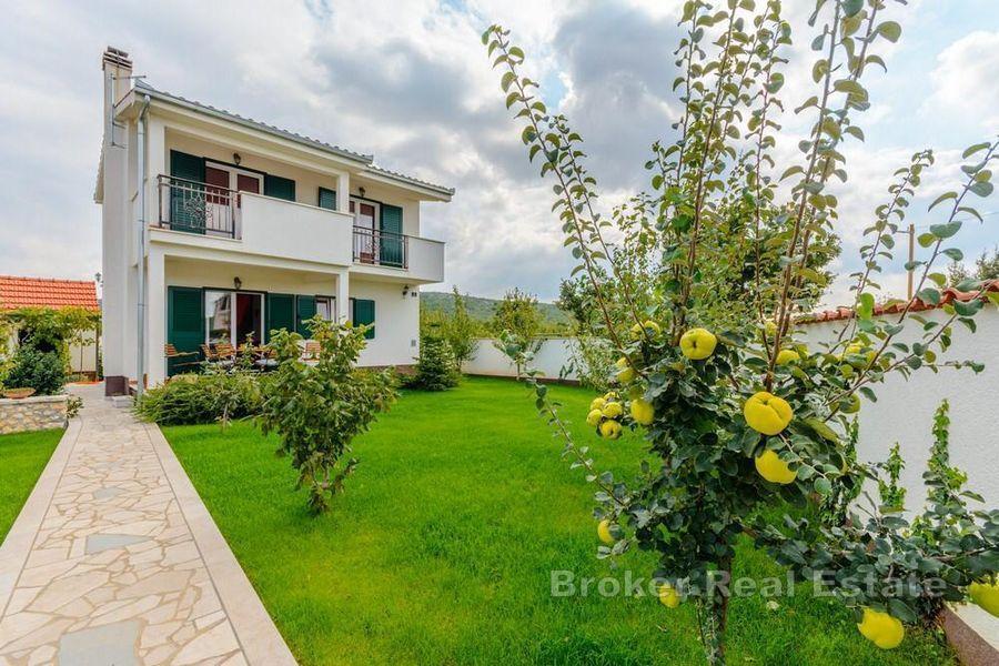 Wyjątkowy zaciszny dom otoczony piękną zielenią