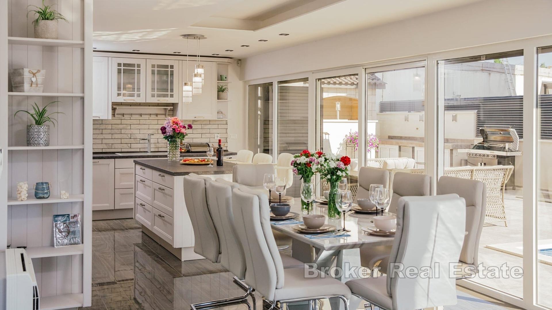 Podstrana - Moderná vila s výhľadom na pobrežie Stredozemného mora