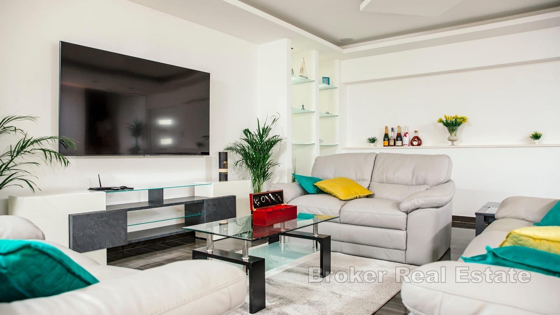 Podstrana - Moderná vila s výhľadom na pobrežie Stredozemného mora