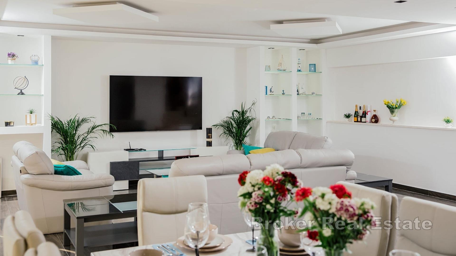 Nowoczesna willa z widokiem na wybrzeże Morza Śródziemnego