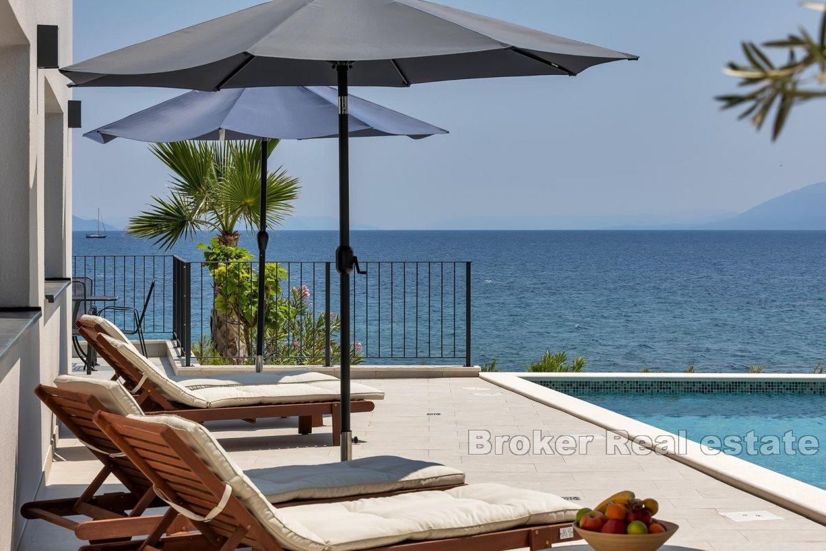 Attractive apartment in the first row to the sea