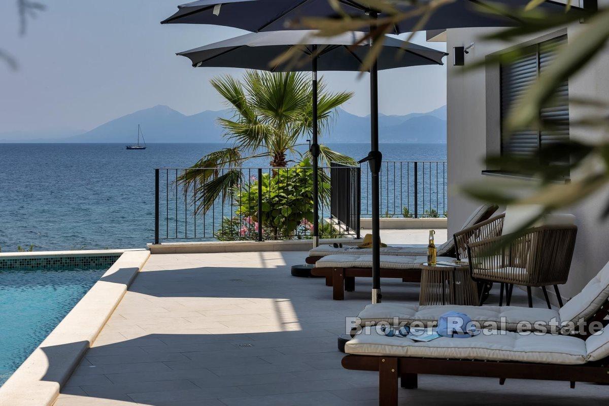 Attractive apartment in the first row to the sea