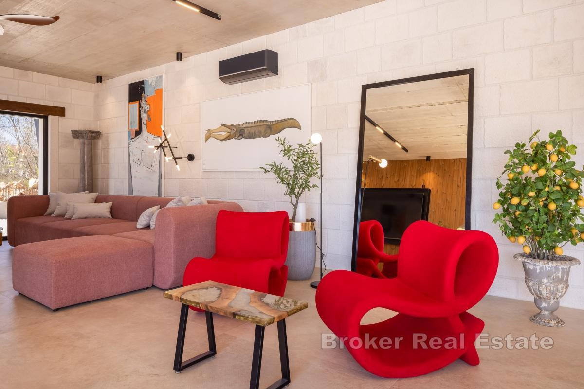 Attraktiv villa med svømmebasseng og tennisbane nær Split