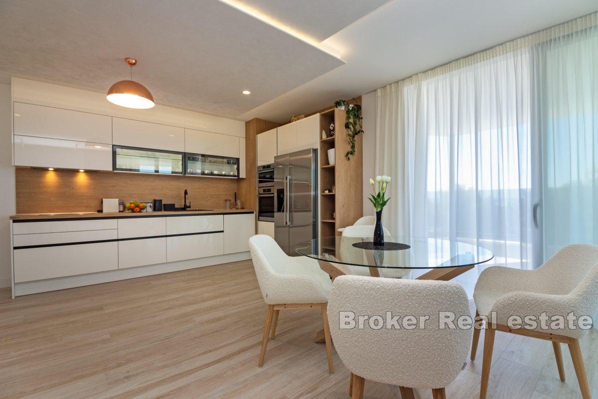 Atraktivní penthouse s výhledem na pobřeží