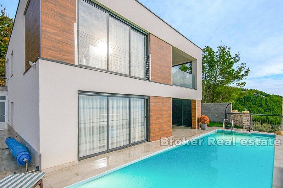 Vacker villa uthyres med utsikt över kusten