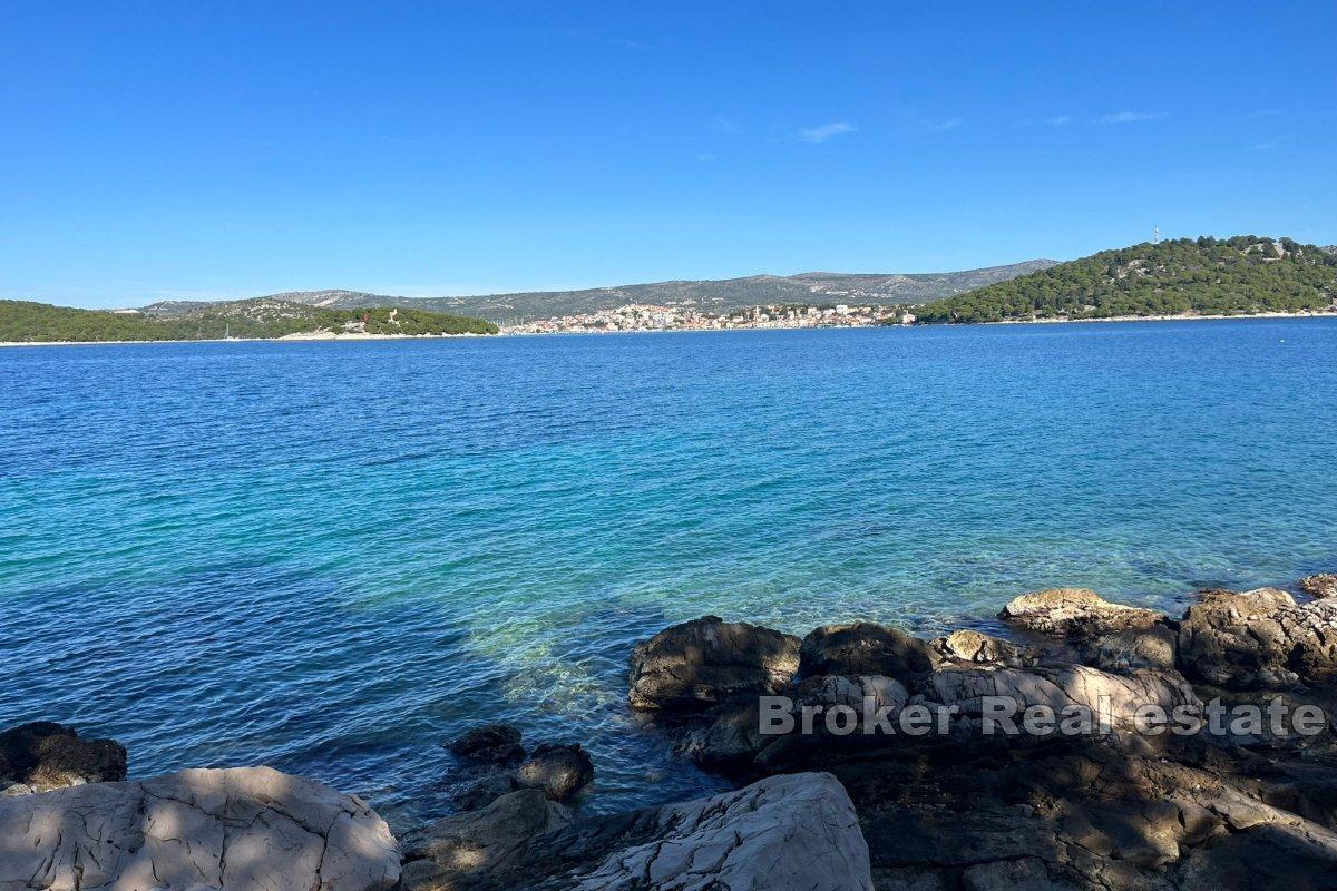 Zemědělská půda v atraktivní lokalitě v blízkosti moře