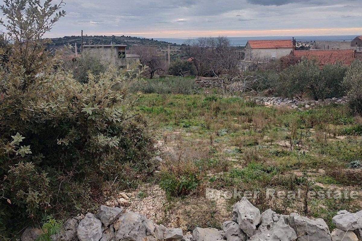 Ampio terreno con vista mare