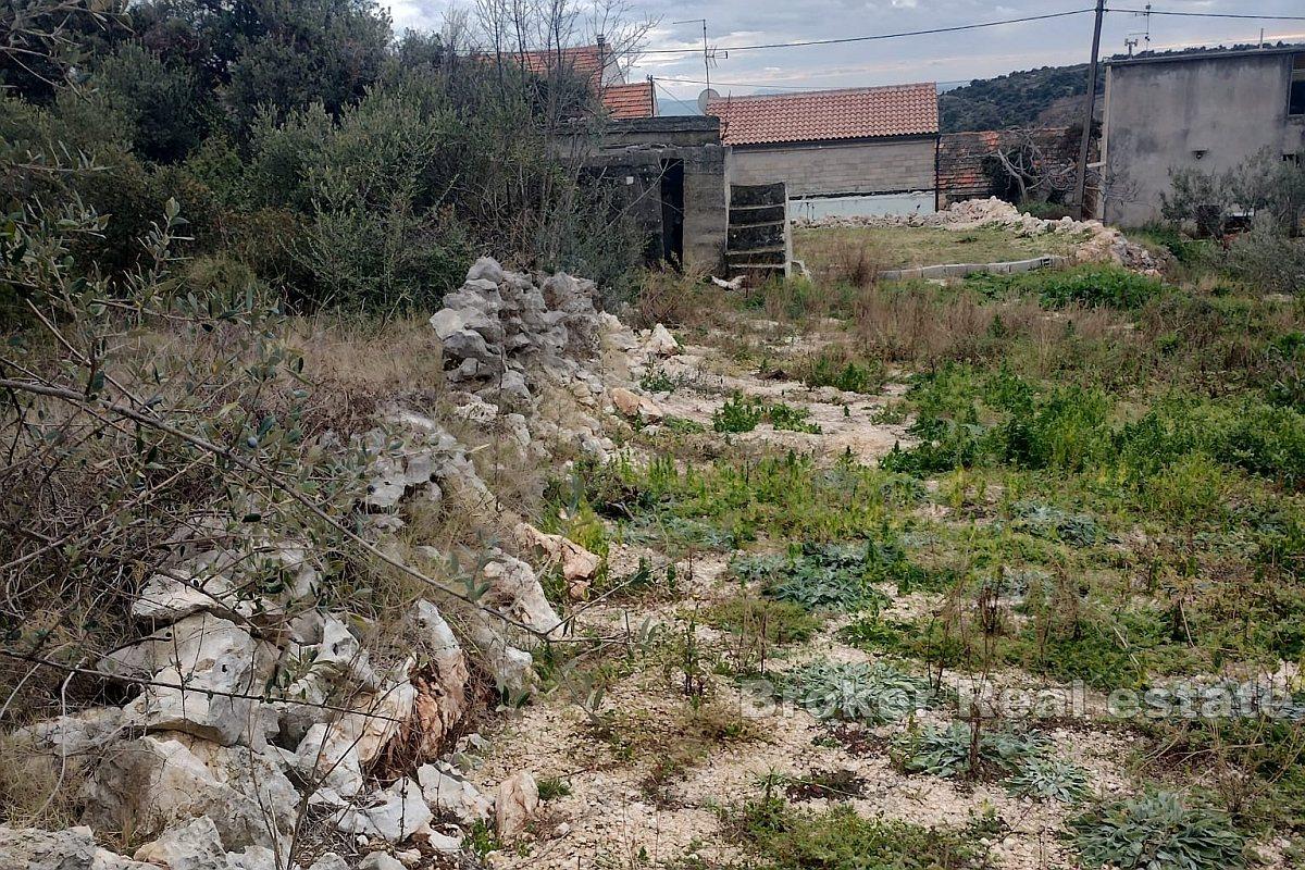 Ampio terreno con vista mare