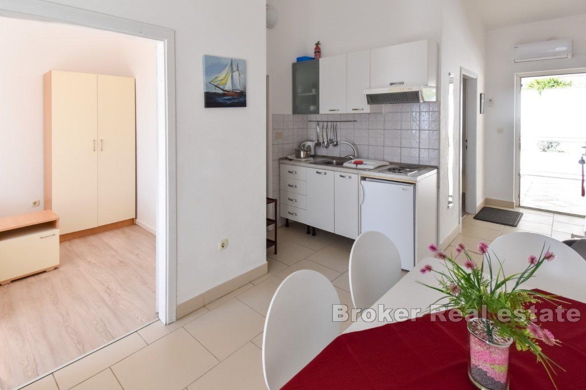 Makarska - Moderný komerčný apartmánový dom v blízkosti pobrežia Stredozemného mora