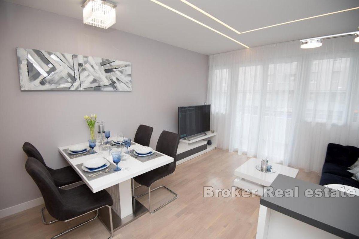 Appartement attrayant de deux chambres à coucher dans un excellent emplacement