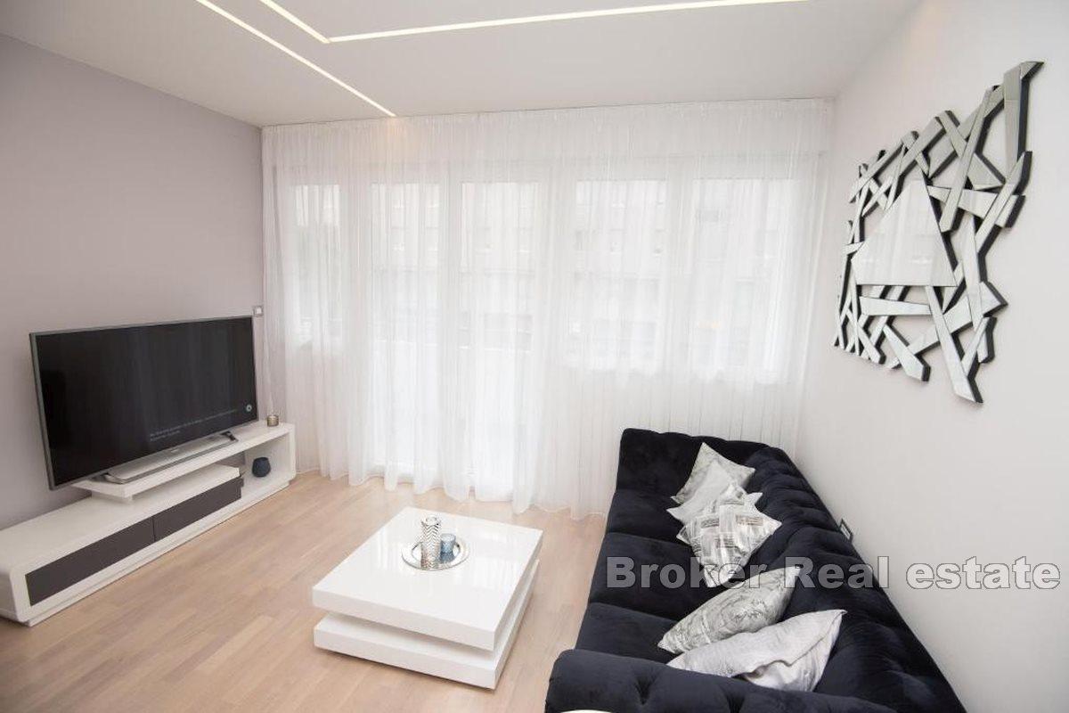 Appartement attrayant de deux chambres à coucher dans un excellent emplacement