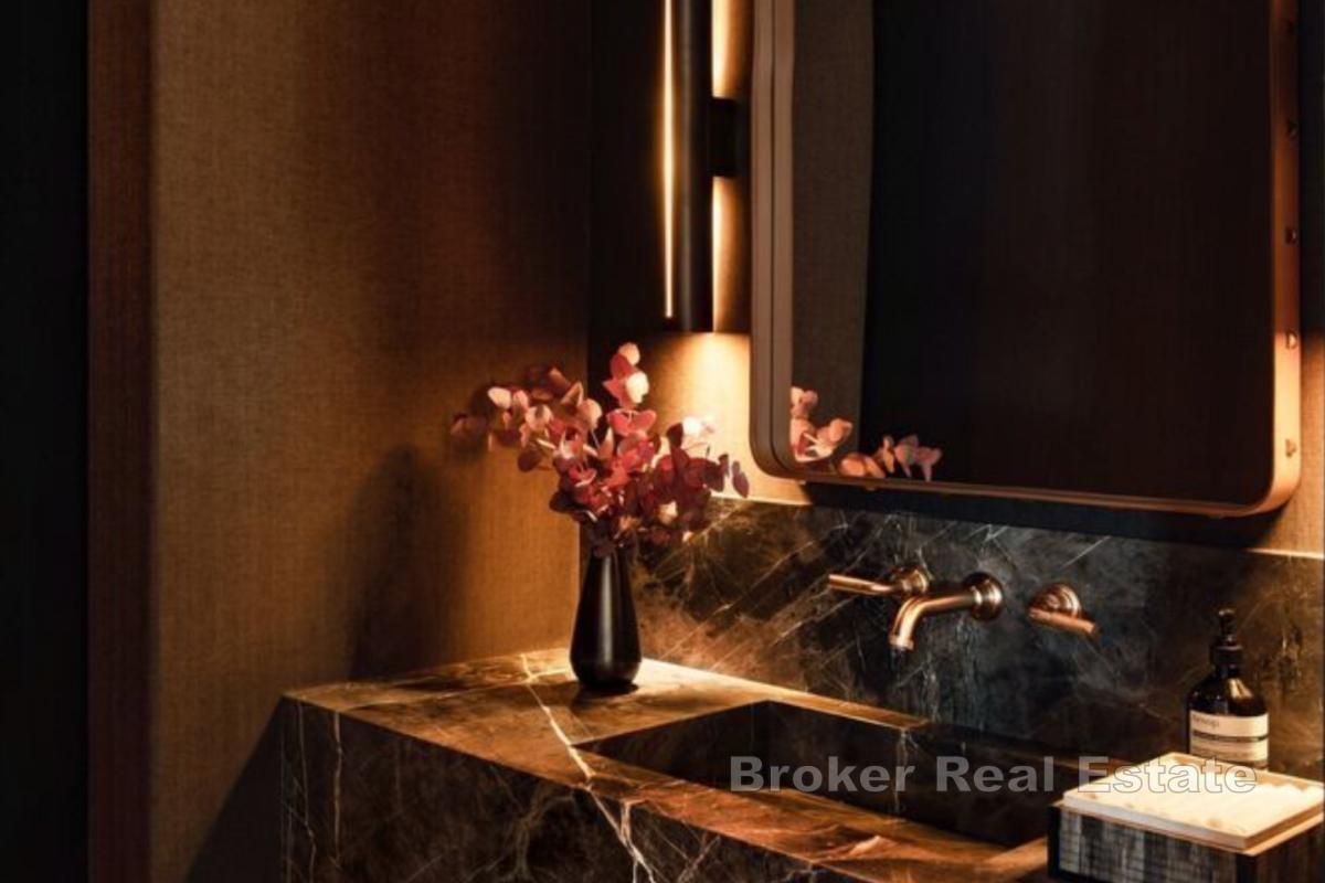 Unik villa med krystallbadekar fra Madagaskar og havutsikt