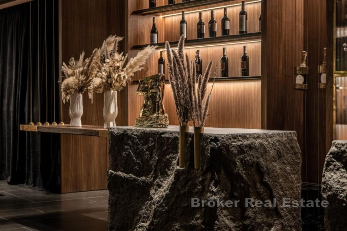 Unik villa med krystallbadekar fra Madagaskar og havutsikt