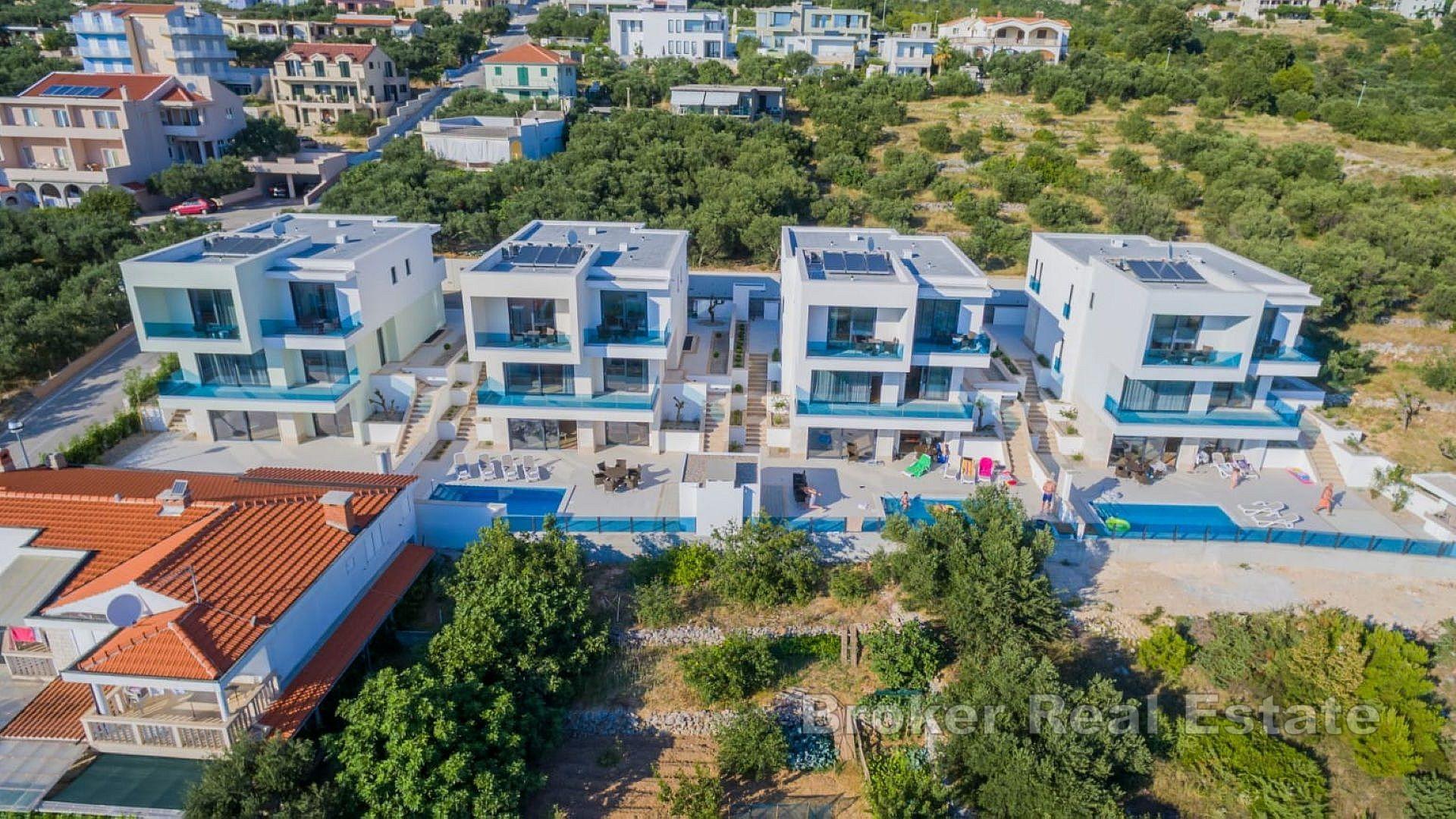 Attraktiv ferievilla med panoramautsikt over kysten