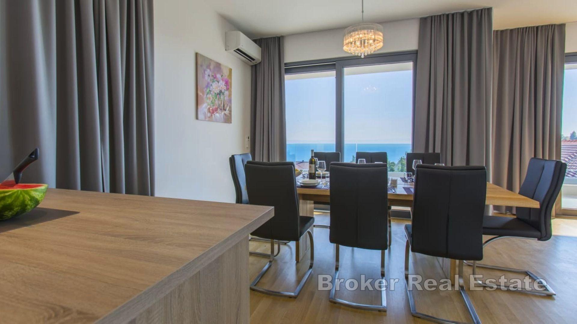 Atraktivní prázdninová vila s panoramatickým výhledem na pobřeží