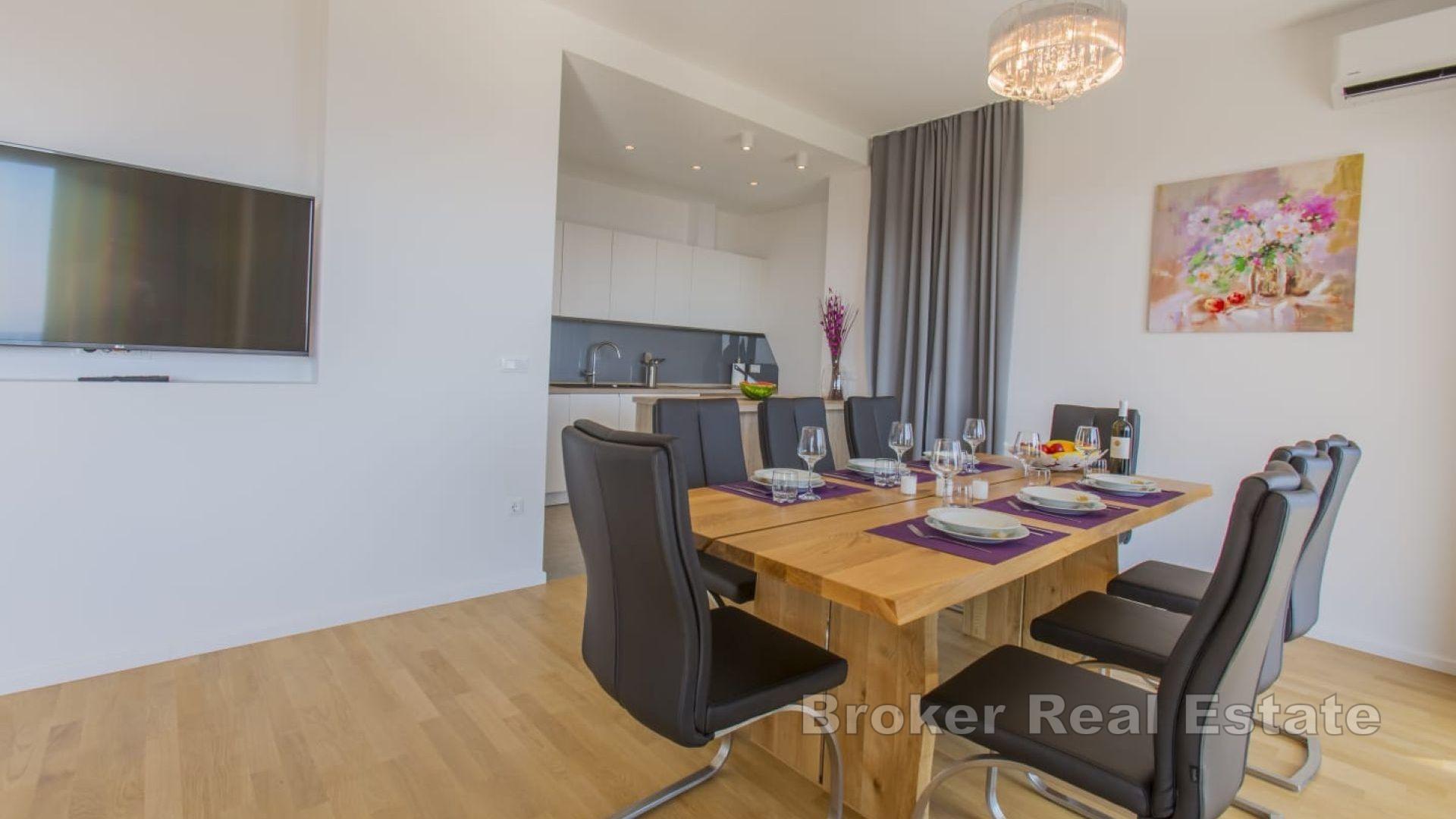 Atraktivní prázdninová vila s panoramatickým výhledem na pobřeží