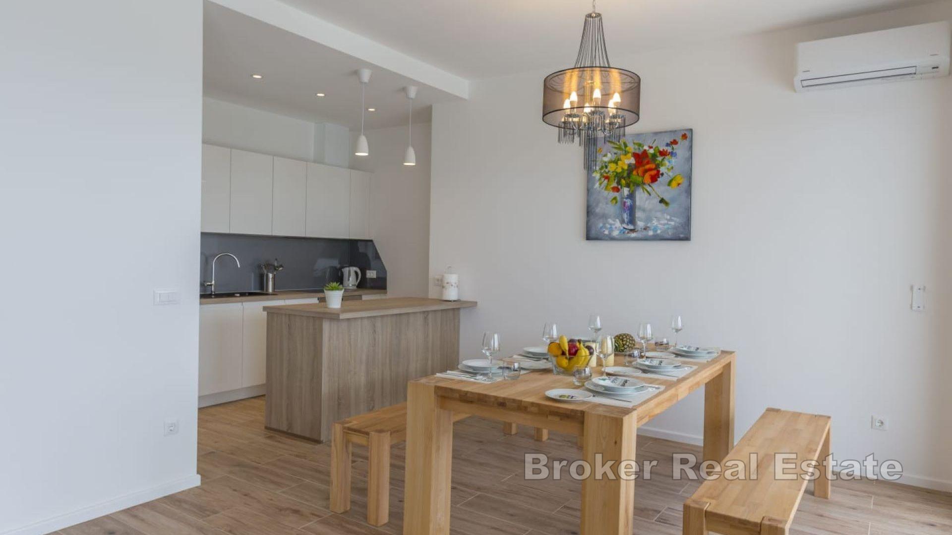 Atraktivní prázdninová vila s panoramatickým výhledem na pobřeží