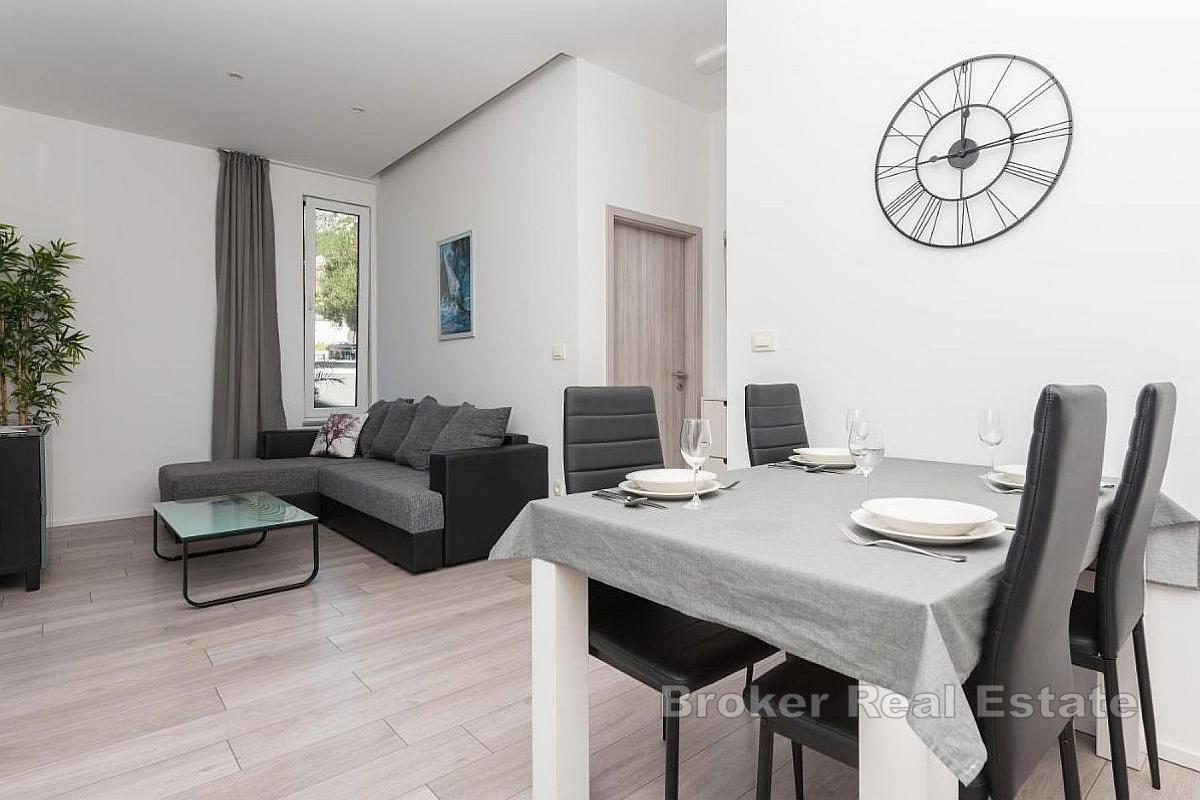 Vakker ferievilla med panoramautsikt over kysten