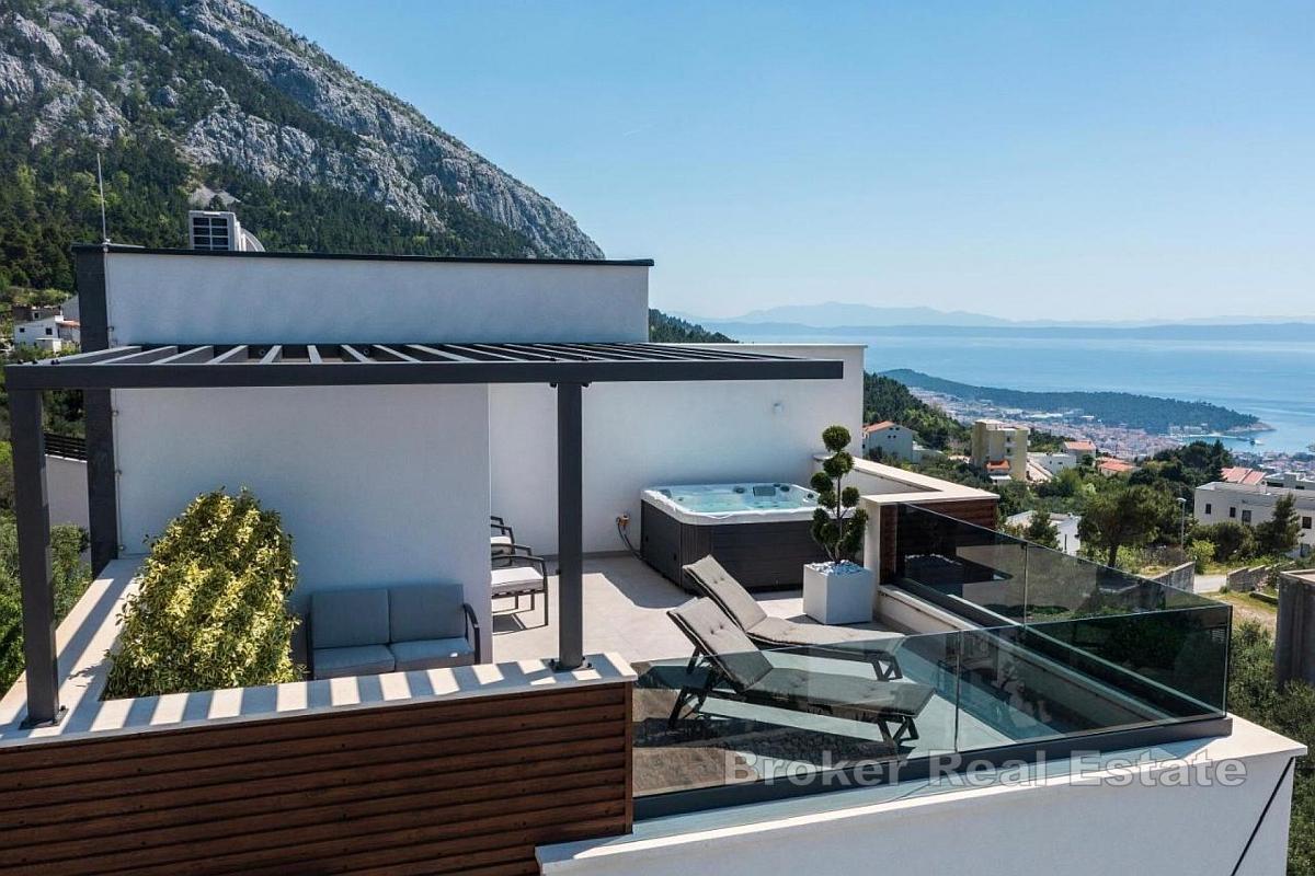 Krásná vila s výhledem na pobřeží