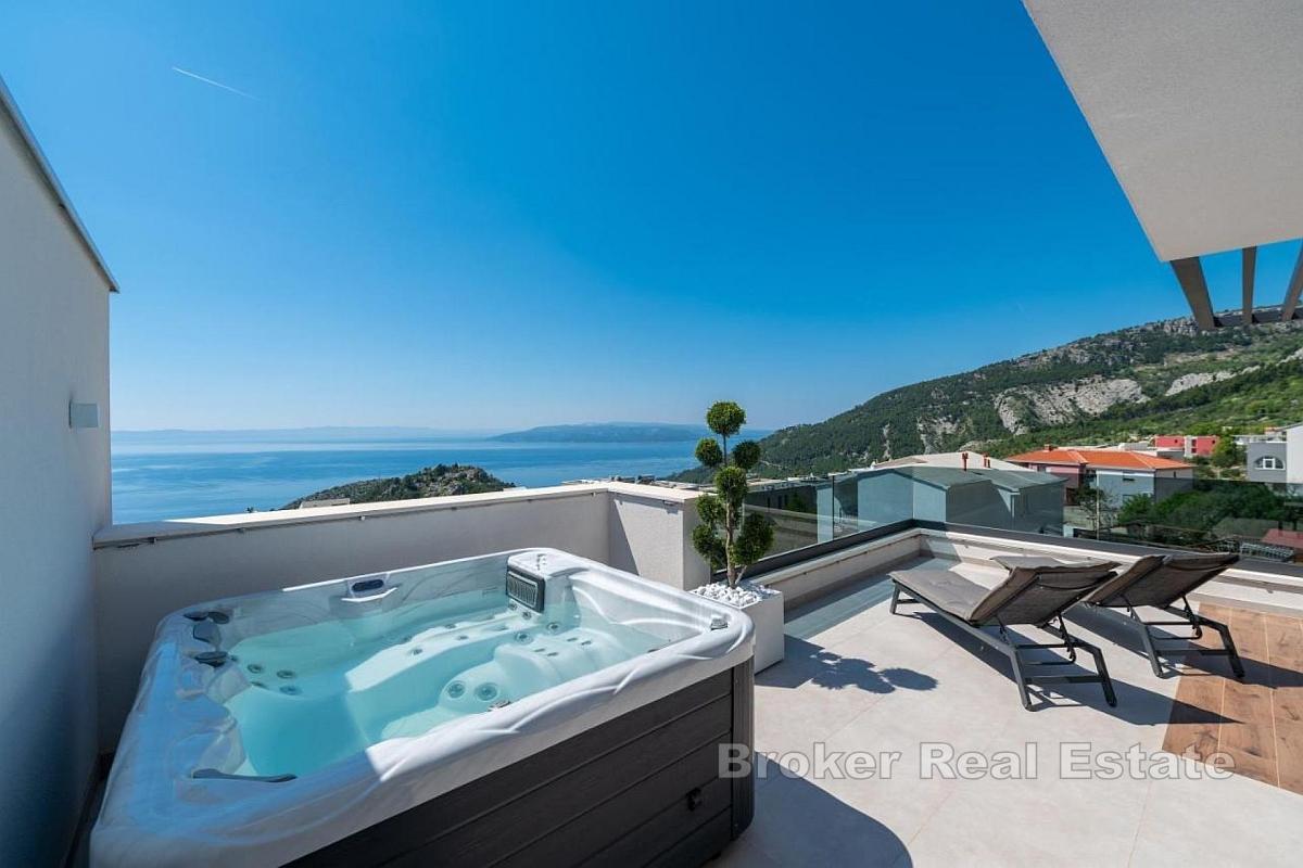 Krásná vila s výhledem na pobřeží