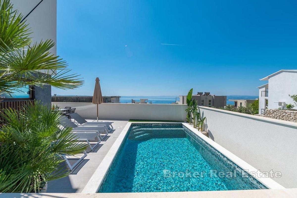 Krásná vila s výhledem na pobřeží